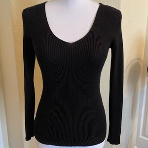 Black v neck shirt